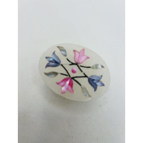 Vintage White Soapstone Mother-of-Pearl Inlay Floral Trinket Box Oval 2” - Picture 1 of 5